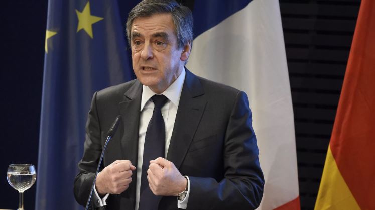 Cựu Thủ tướng Pháp kêu gọi Tổng thống Macron từ chức