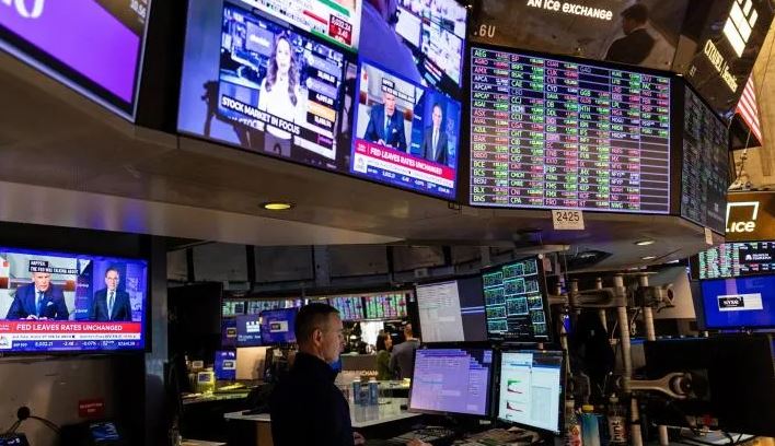 Phố Wall bật mạnh nhờ chính phủ Mỹ sắp mở cửa trở lại