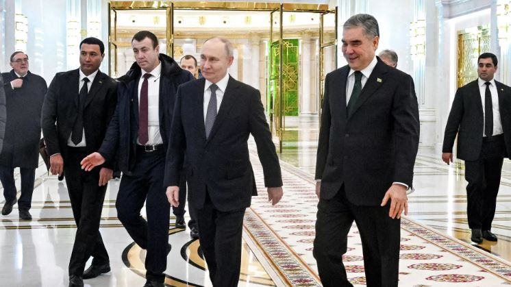 Tổng thống Putin tới Turkmenistan dự Diễn đàn Quốc tế dành cho Năm Hòa bình và Lòng tin