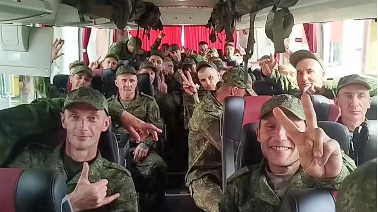 Bộ Quốc phòng: Nga và Ukraina trao đổi 160 tù binh