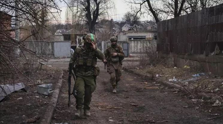 Tại tỉnh Zaporozhye, phiến quân Ukraina đã đánh đập và bỏ đói một cụ bà