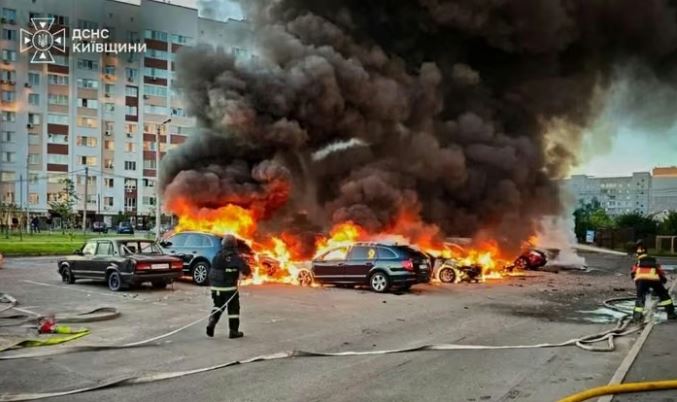 Nga bất ngờ tập kích kho hàng ở ngoại ô Kiev, hàng trăm người dân phải sơ tán