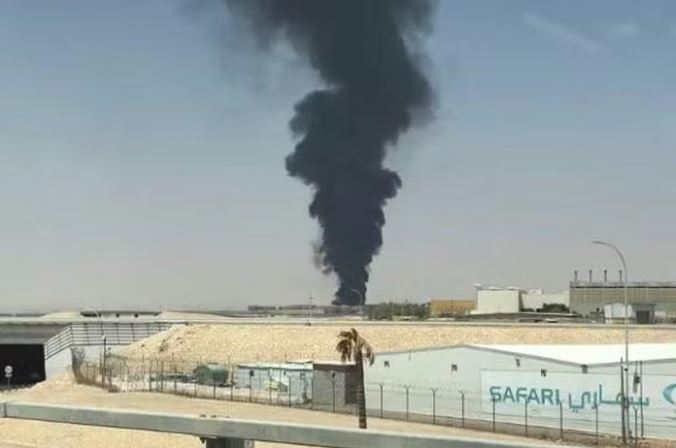 Houthi tập kích sân bay Arab Saudi, máy bay bốc cháy