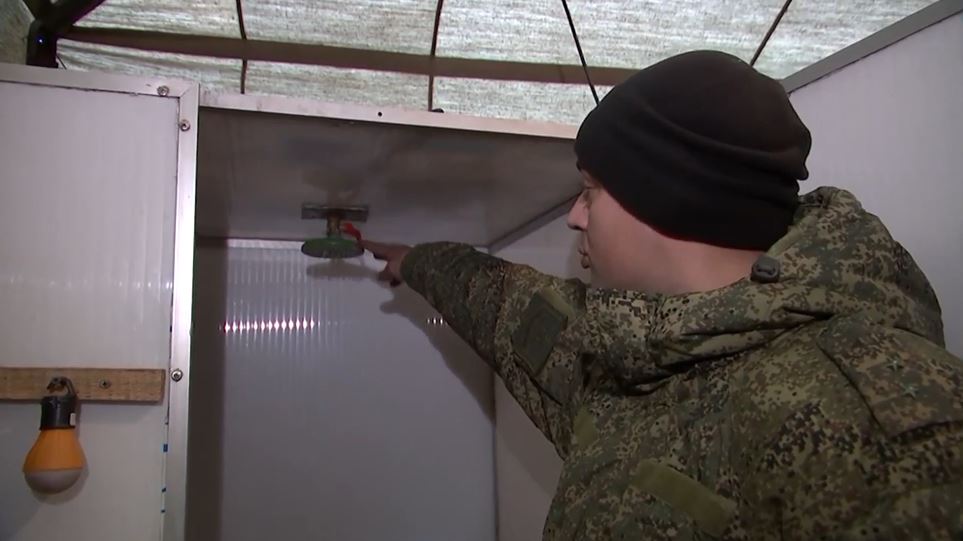 Bất ngờ về nhà tắm tiện nghi của lính Nga ngoài mặt trận