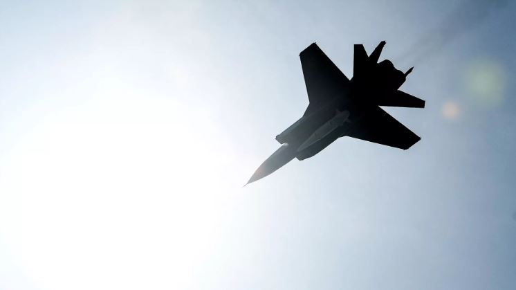 Máy bay MiG-31I của Nga mang tên lửa “Kinzhal” bay theo kế hoạch trên Biển Nhật Bản