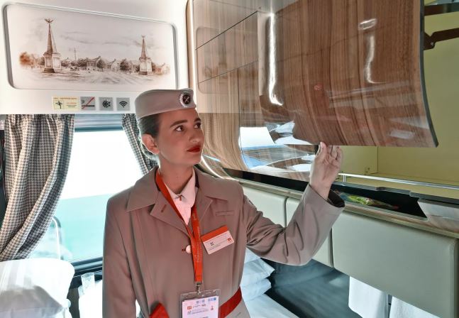 Tổ hợp tên lửa đường sắt quân sự và toa ngủ hạng sang mới ra mắt tại Nga