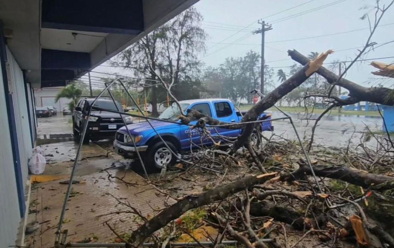 Siêu bão mạnh nhất hành tinh Sinlaku áp sát: Người dân 'nín thở' chờ giờ G, CNMI phát cảnh báo khẩn trong đêm