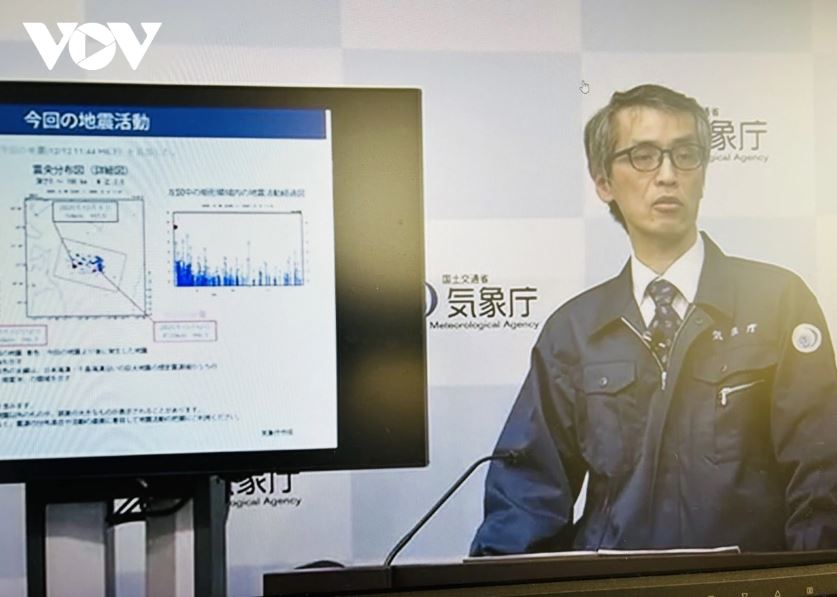 Sóng thần tấn công Nhật Bản sau trận động đất mạnh 6,7 độ