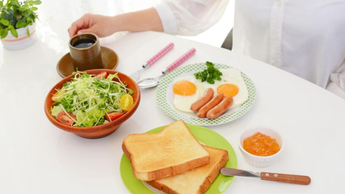 4 thói quen buổi sáng gây hại cho gan hơn cả uống rượu