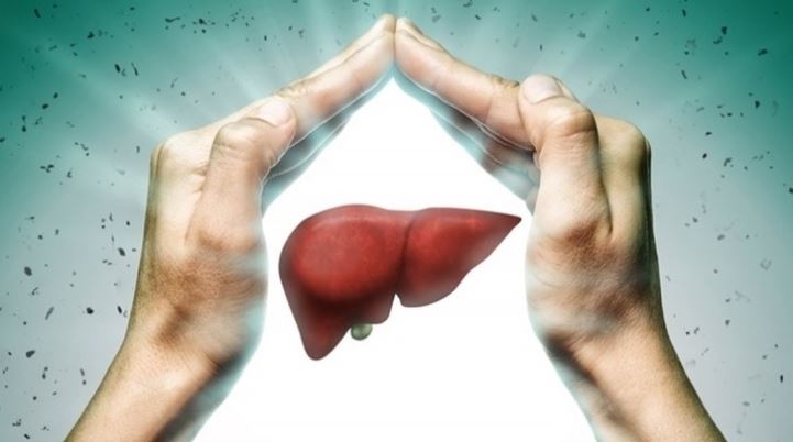 Thức khuya xem bóng đá ảnh hưởng đến gan thế nào?