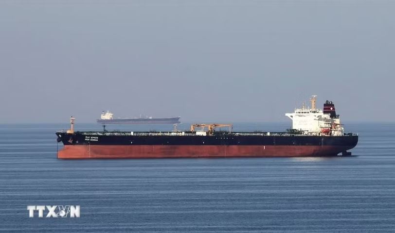 Iran dọa phong tỏa eo biển Hormuz nếu Mỹ vi phạm lệnh ngừng bắn