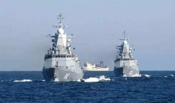 Chiến hạm Anh im tiếng trước ‘kẻ hộ vệ’ tàu chở dầu Nga