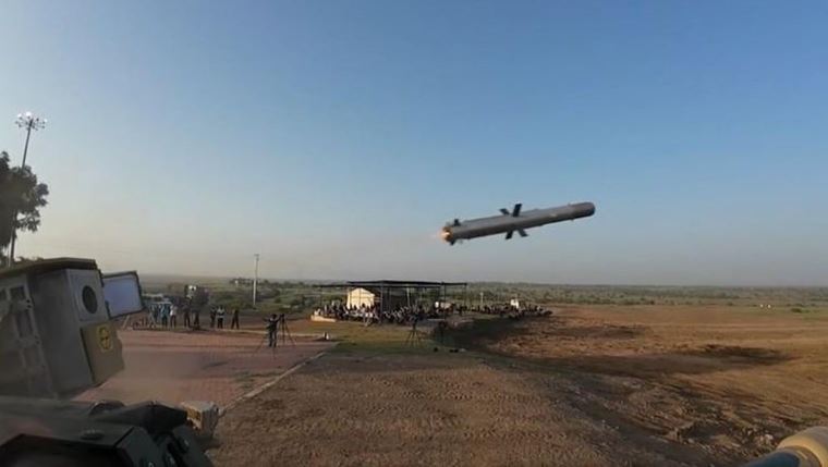 Ấn Độ chi 8,8 tỷ USD mua tàu chiến, tên lửa