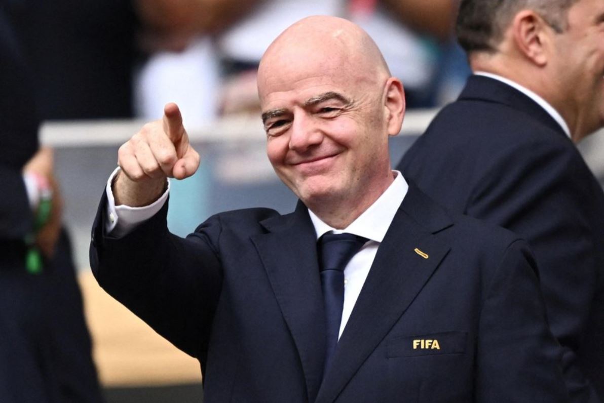 Infantino trả giá vì tự tin thái quá