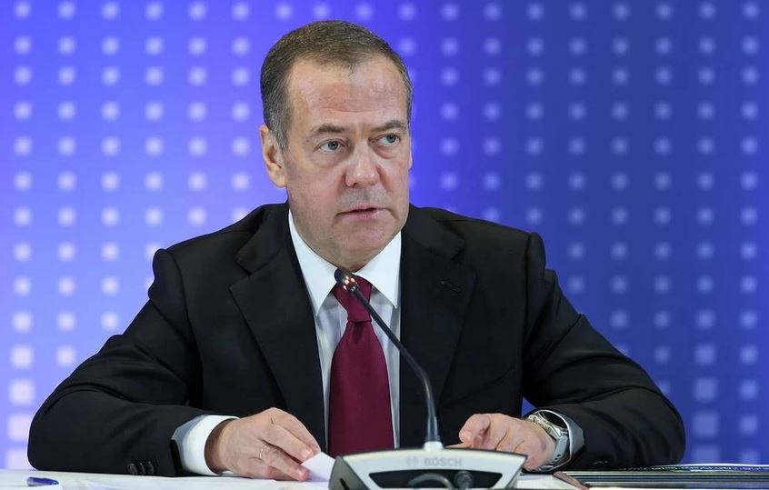 Ông Medvedev phát cảnh báo rắn về việc phương Tây triển khai quân tại Ukraine