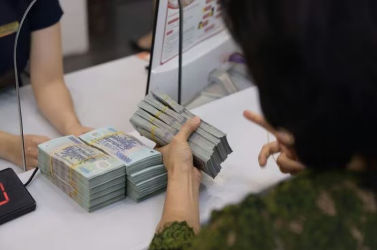 Người dân vẫn ưu tiên gửi tiết kiệm