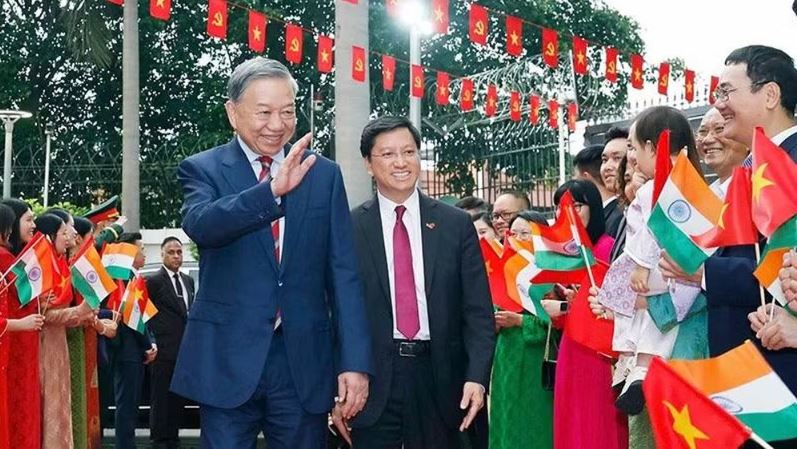 Tổng Bí thư, Chủ tịch nước Tô Lâm gặp gỡ cộng đồng người Việt tại Ấn Độ