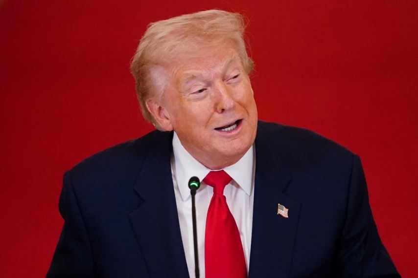 Ông Trump nói Iran 'đầu hàng' láng giềng, dọa tung đòn đánh lớn