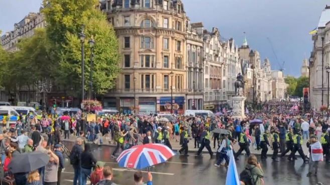 Biểu tình rầm rộ ở London, Trump bị cáo buộc gây khủng hoảng kinh tế – xã hội tại Anh