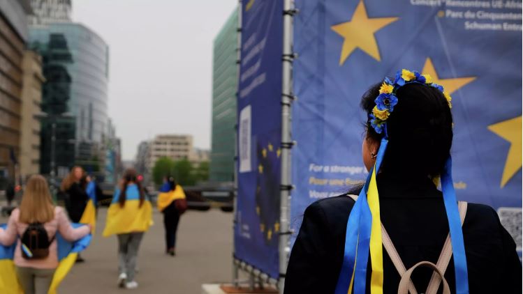 Chuyên gia Iran: Châu Âu không muốn trở thành nạn nhân của khủng hoảng Ukraina