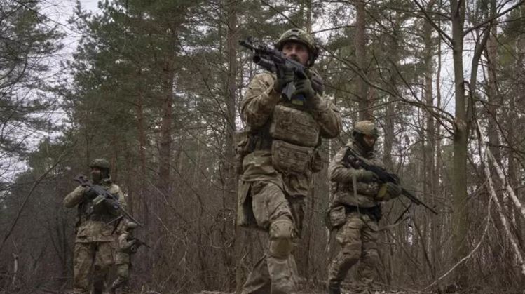 Binh sĩ LLVT Ukraina được huấn luyện vũ khí NATO nhưng không được cấp để chiến đấu