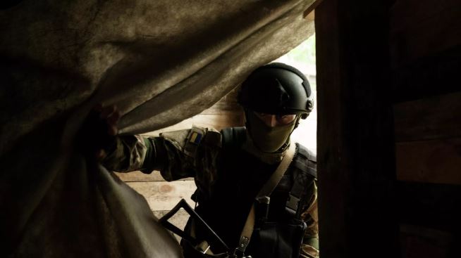 Hàng loạt chiến binh Lực lượng Vũ trang Ukraina đào ngũ và ra hàng ở vùng Kharkov