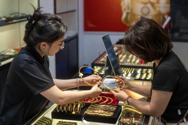 Giá vàng trong nước diễn biến lạ