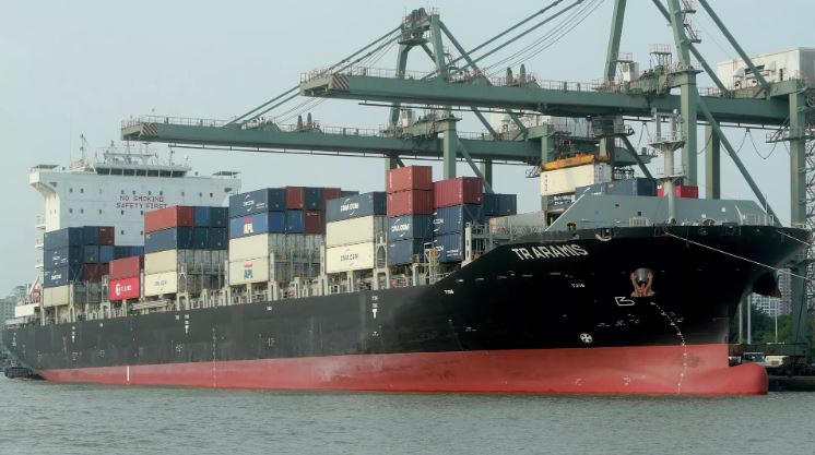 Việt Nam thâm hụt thương mại kỷ lục gần 14 tỷ USD