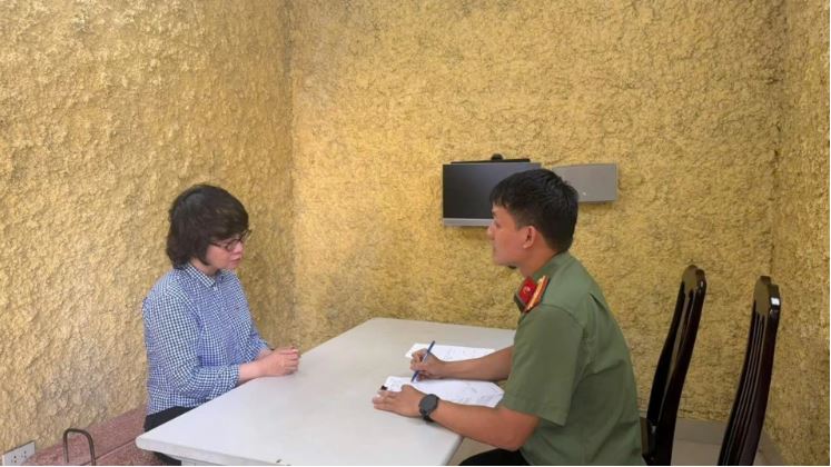 Việt Nam bắt bà Nguyễn Thuý Hằng vụ sách Chuyện với Thanh của Nguyễn Thành Nam