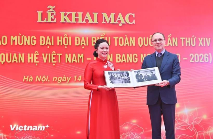 Đại sứ quán Nga trao tặng phía Việt Nam nhiều tư liệu về Chủ tịch Hồ Chí Minh