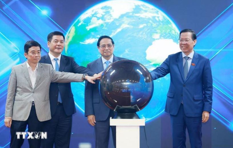 Xuất nhập khẩu lần đầu vượt mốc 900 tỷ USD, duy trì xuất siêu 10 năm liên tiếp