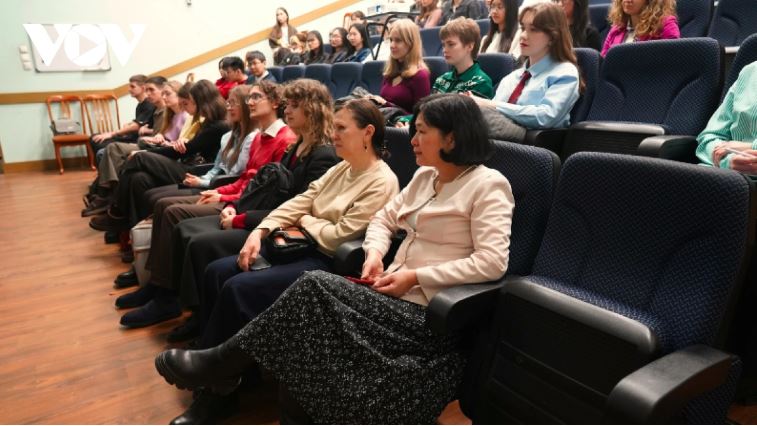 Hình ảnh phụ nữ Việt Nam trong con mắt thầy và trò nước Nga