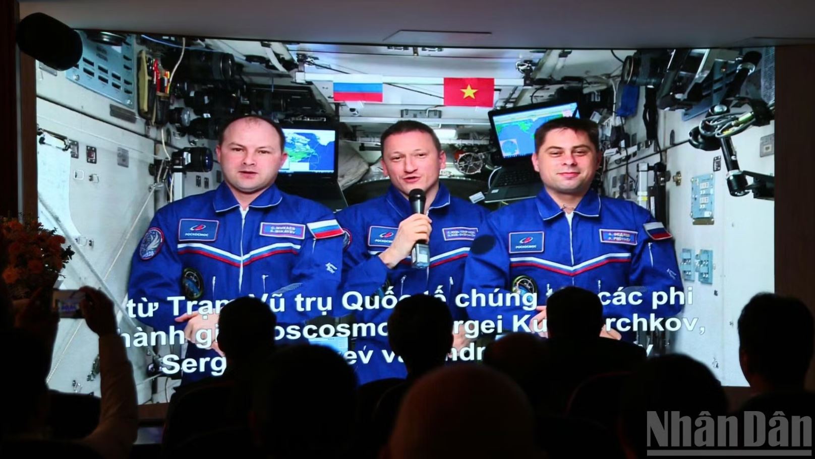 Phi hành gia Nga từ trạm vũ trụ ISS gửi lời chúc tới Thủ đô Hà Nội