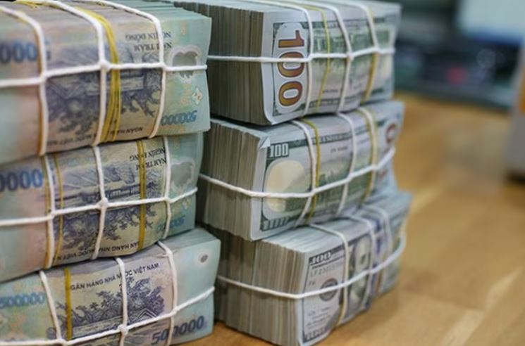 Vì sao lãi suất cuối năm dự báo khó giảm?