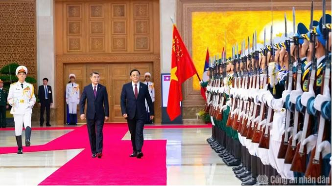 Thủ tướng Lê Minh Hưng chủ trì lễ đón chính thức Thủ tướng Lào