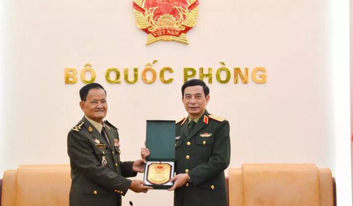 Việt Nam gắn biển cụm tượng quân nhân Việt Nam - Triều Tiên