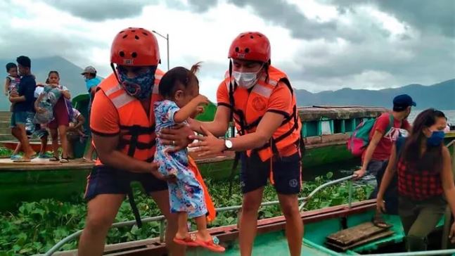 Siêu bão Goni ''mạnh thảm khốc'' đổ bộ Philippines, sức gió 215 km/giờ