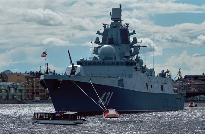 Hàng chục chiến hạm và tàu ngầm Nga khoe sức mạnh trên sông Neva