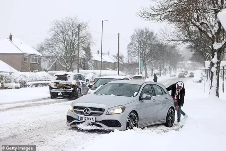 Toàn cảnh nước Anh chìm trong giá rét mùa đông