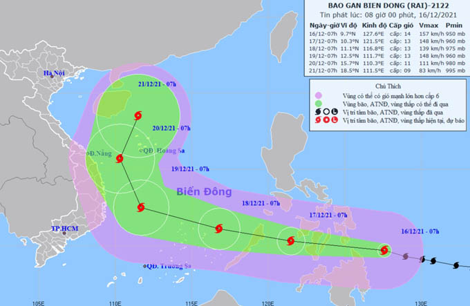 Bão Rai áp sát Biển Đông, 28 tỉnh, thành cấp tốc kêu gọi tàu thuyền vào bờ