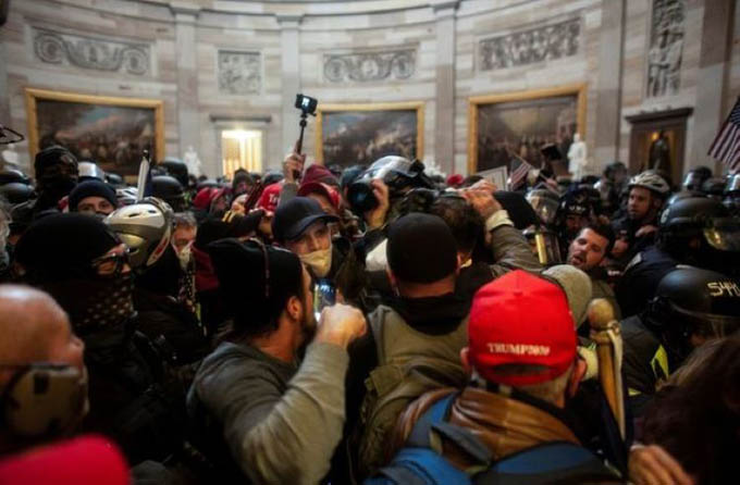 Nhiều người bị đuổi việc sau khi tham gia cuộc bạo loạn ở tòa nhà Quốc hội Mỹ