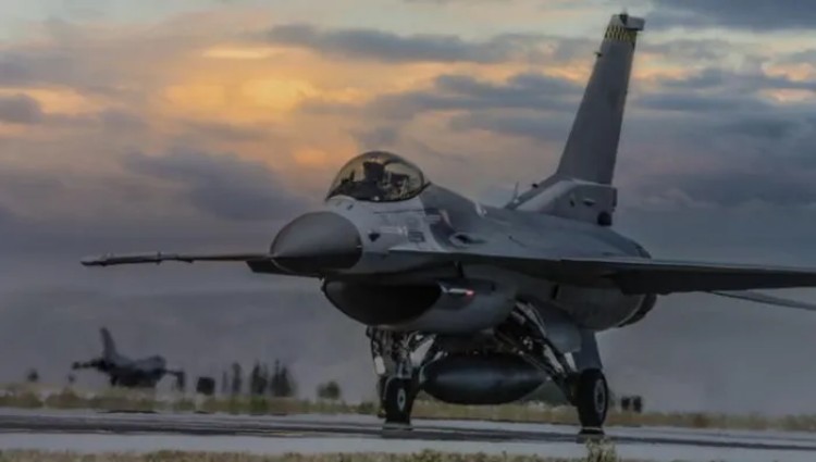 Ukraine nhận tiêm kích F-16 đầu tiên