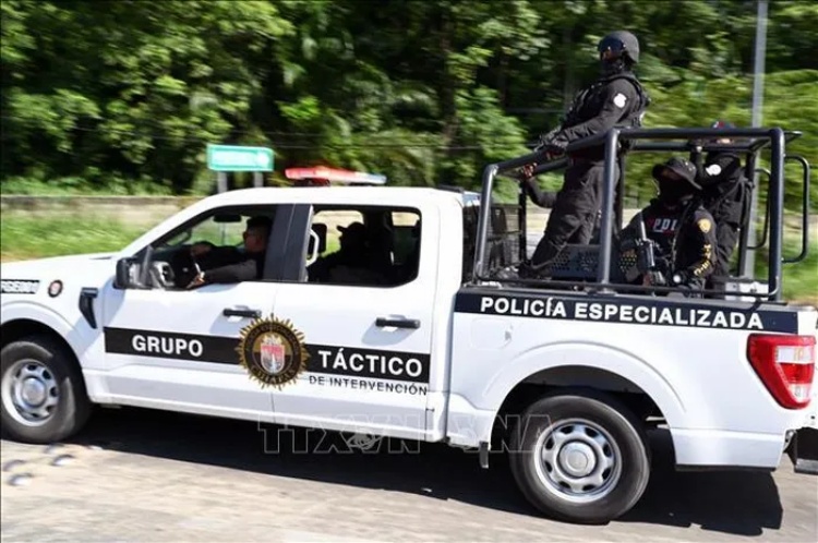 Lý do quân đội Mexico tịch thu súng của toàn bộ cảnh sát một thành phố