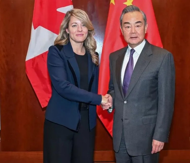 Lần đầu tiên sau gần 7 năm, một ngoại trưởng Canada bất ngờ thăm Trung Quốc: Bước 