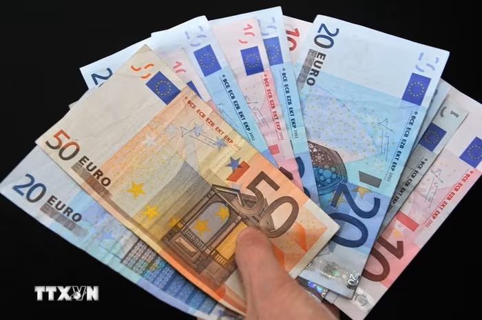 Quan chức ECB: Đồng euro tăng giá mạnh đang đe dọa mục tiêu lạm phát