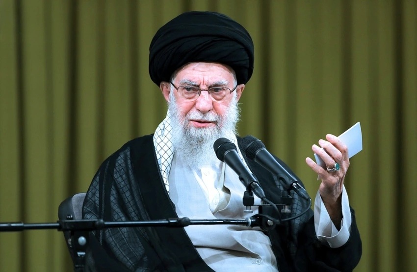 Lãnh tụ tối cao Iran Khamenei cảnh báo Mỹ bằng các thông điệp tiếng Nga