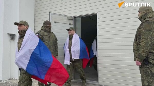 Bộ Quốc phòng Nga: 175 binh sĩ Nga trở về nước, bàn giao 175 tù binh Ukraina