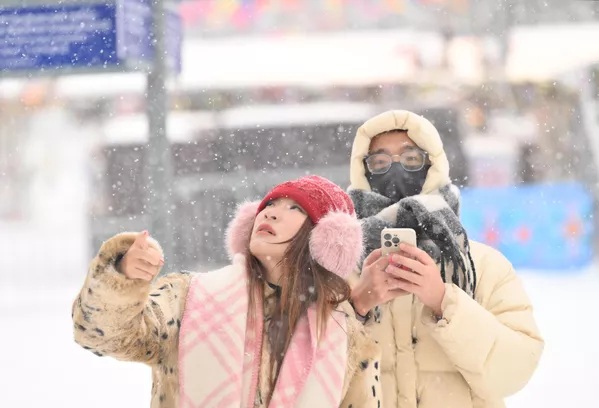 Bộ ảnh: Tuyết rơi dày đặc bao phủ Moskva