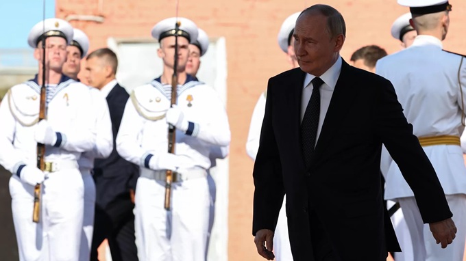 Tổng thống Putin thị sát tiến độ tập trận tác chiến của Hải quân Nga tại St. Petersburg