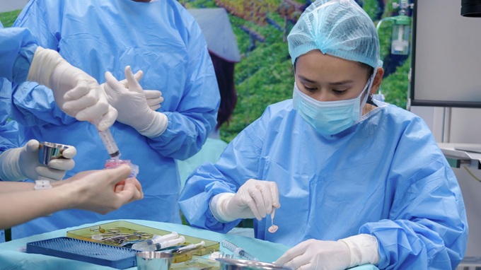 Ca ghép giác mạc kỳ tích: Hợp tác y khoa Nga - Việt mở lối cho điều trị mới